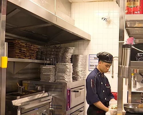 食品药品监管视窗666 手机监控餐饮厨房，食安君的创新之举筑牢食品安全防线
